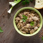 Проста тушкована яловичина з гречкою