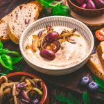 Тірокафтері — швидка грецька намазка з фети й перців