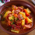 Овочеве рагу зі свининою — суперситний обід за три кроки