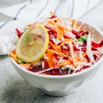 Гострий салат з капусти й перцю — буде готовий за 30 хвилин