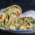 Омлет в лаваші — найкращий швидкий сніданок