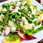 Салат зі спаржею, фетою й оливками — він вартий того, щоб його приготувати