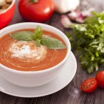 Ідеальний обід у літню спеку: гаспачо з буратою