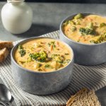 Вершковий суп з броколі й цвітною капустою, який готується 40 хвилин