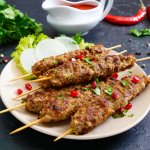 Люля-кебаб на мангалі