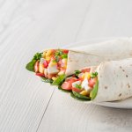 Бурито з яйцем, шпинатом і фетою на сніданок