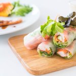 Спринг-роли з крабовими паличками та авокадо — це ну дуже смачно! 