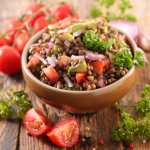 Салат із сочевицею та помідорами