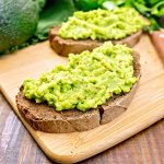 Намазка з авокадо по-українськи — з цим особливим інгредієнтом виходить ще смачніше 