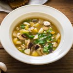 Пісний гречаний суп з грибами — легкий обід з бюджетних інгредієнтів 