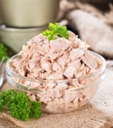 Салат з тунцем