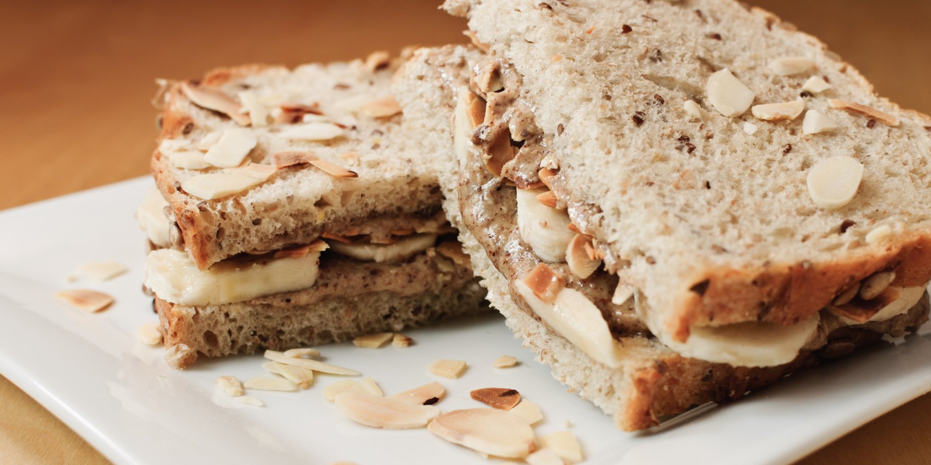 Бутерброди з рикотою та бананом