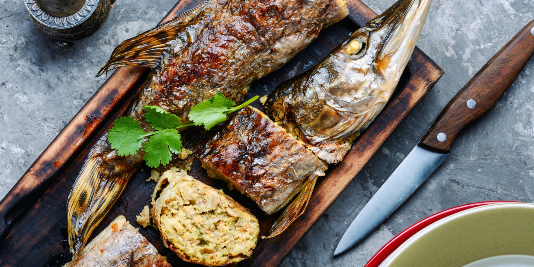 Фарширована щука з грибами