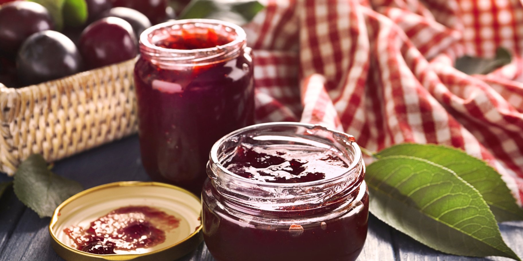 Сливовий соус в банках