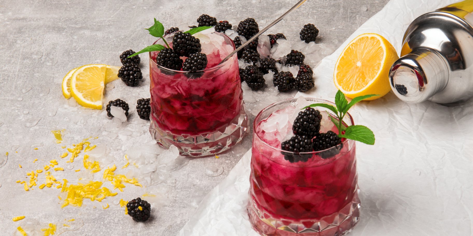 Коктейлль з бехеровкою і ожиною