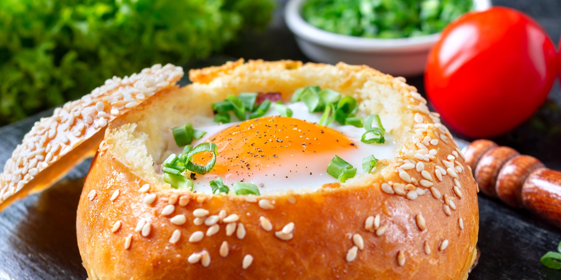 Яйця в булочці