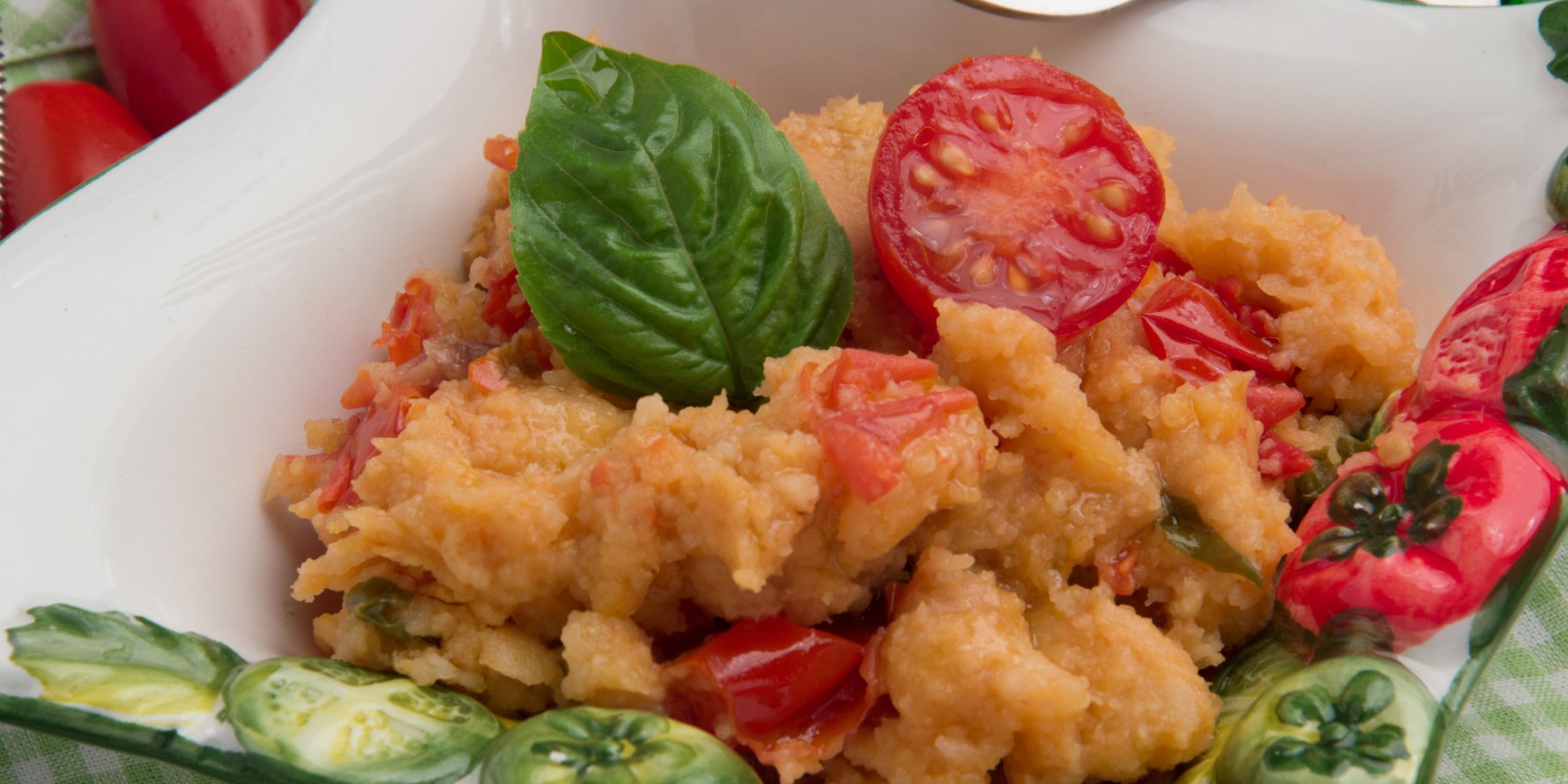 Томатный суп с хлебом