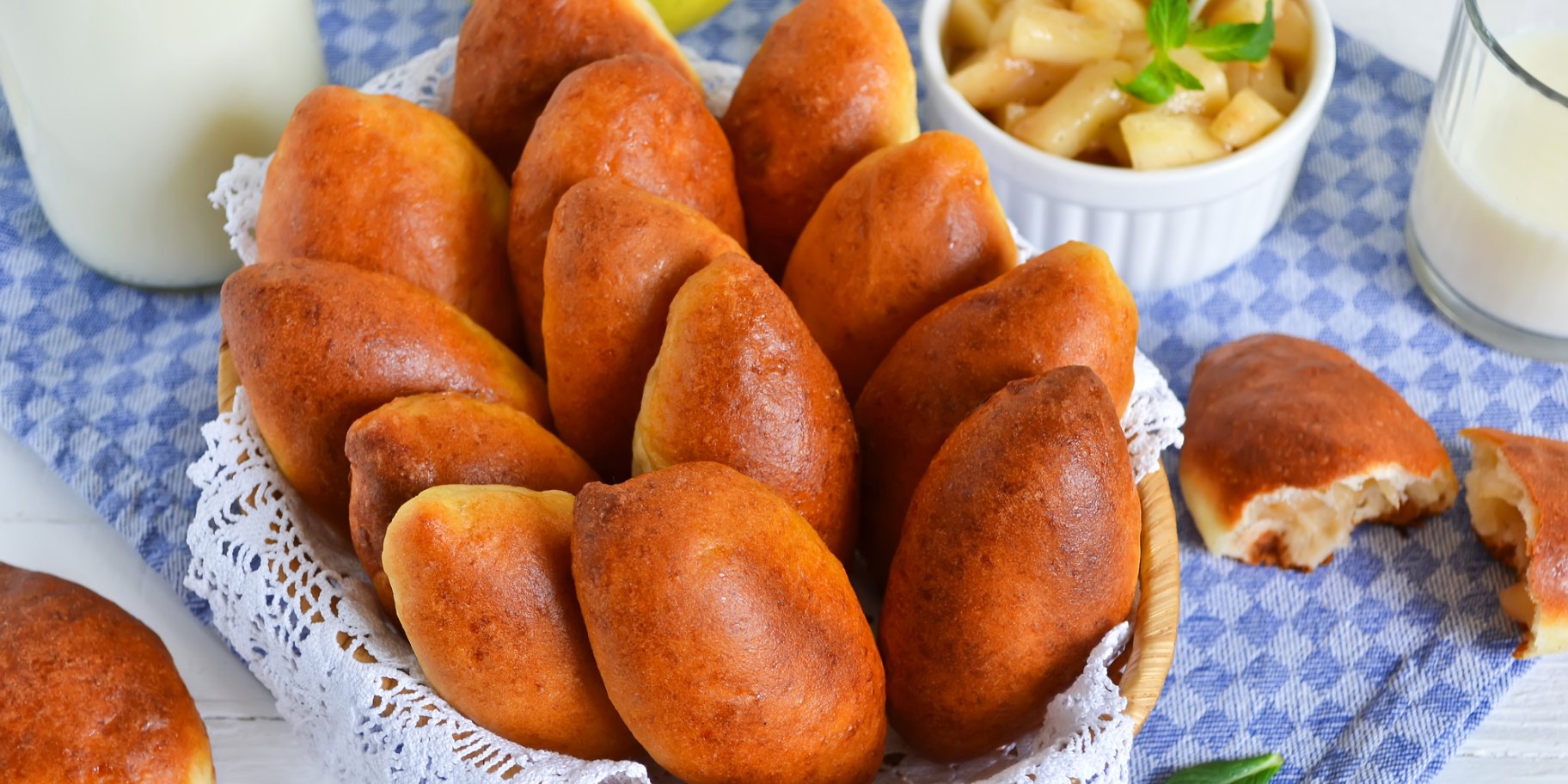 Дріжджові пиріжки з яблуками