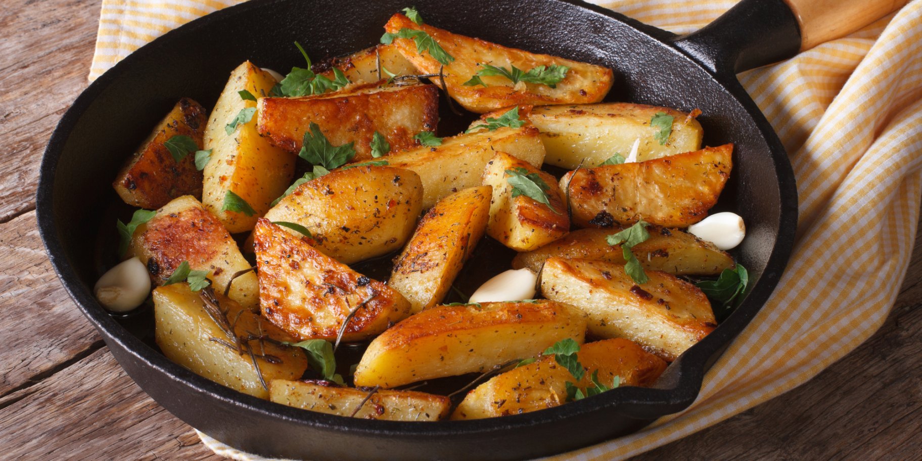 Смажена картопля з часником і спеціями