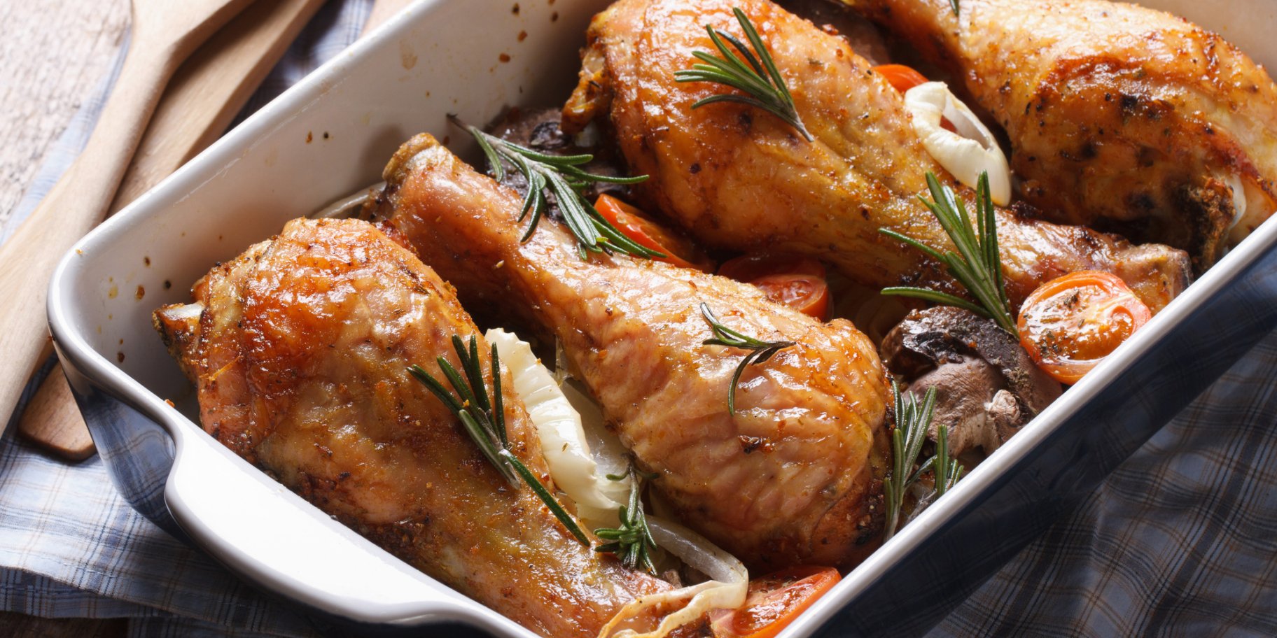 Курячі гомілки з печерицями