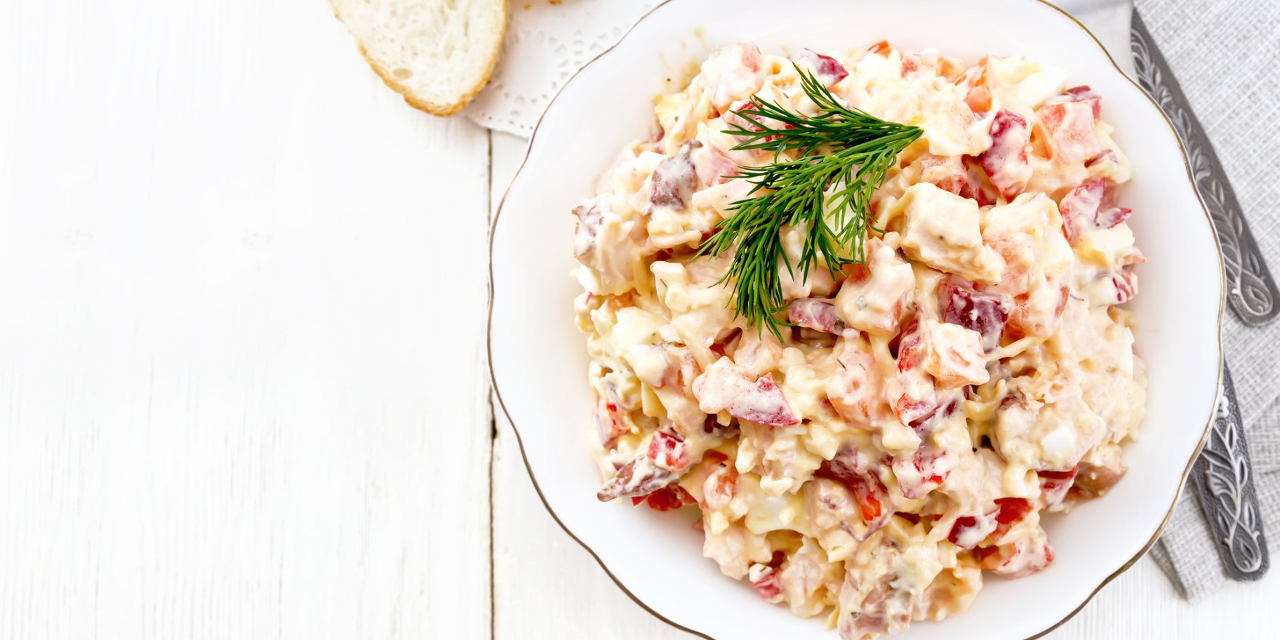 Салат із філе білої риби та червоним перцем