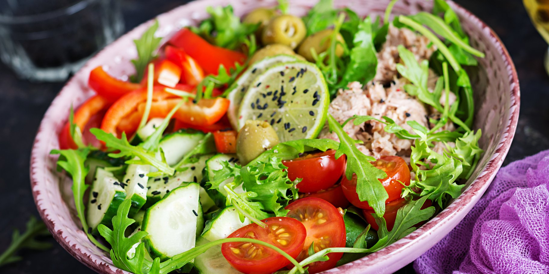 Салат з горбуші та овочів