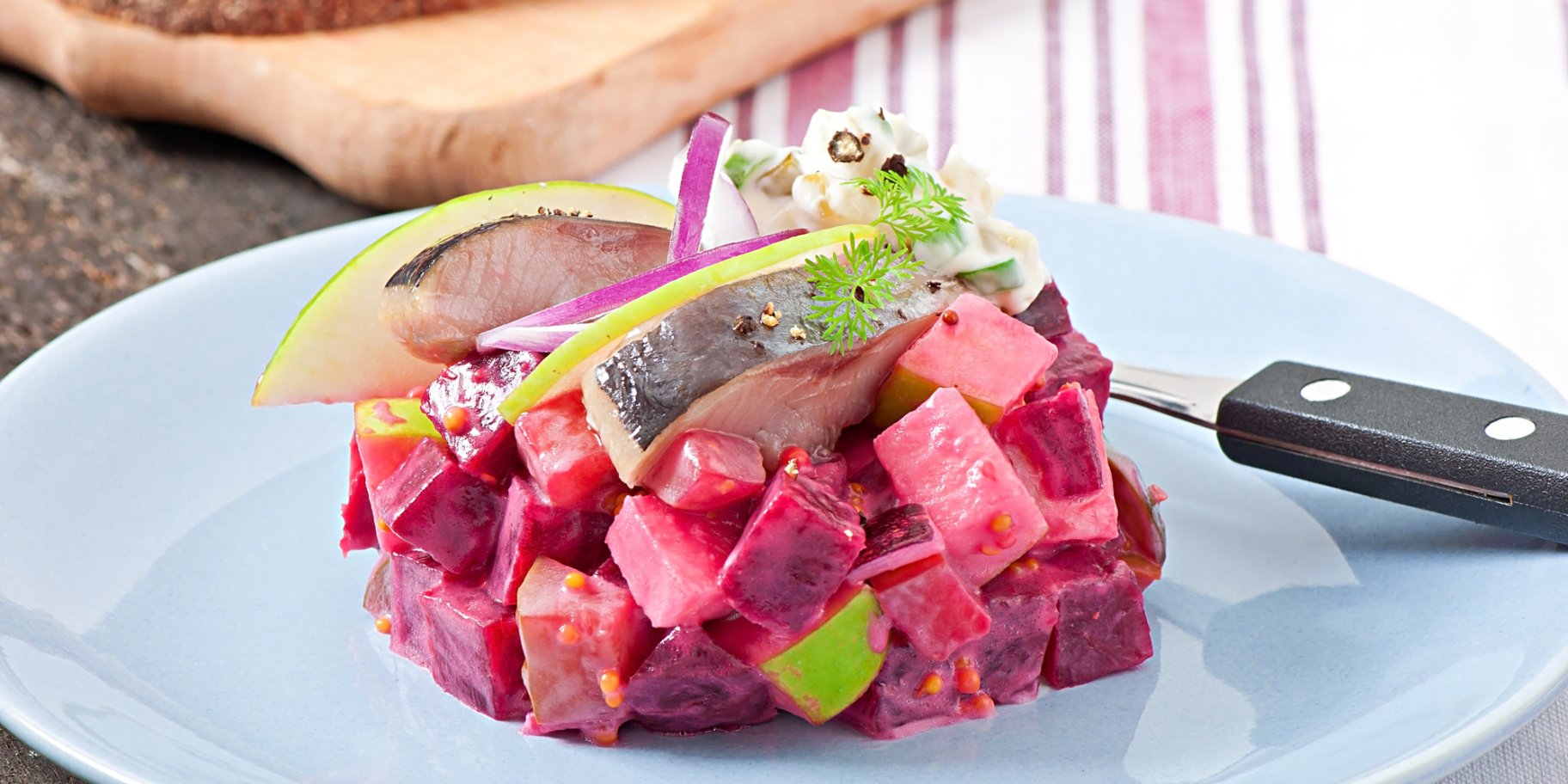 Норвезький салат з оселедцем і буряком