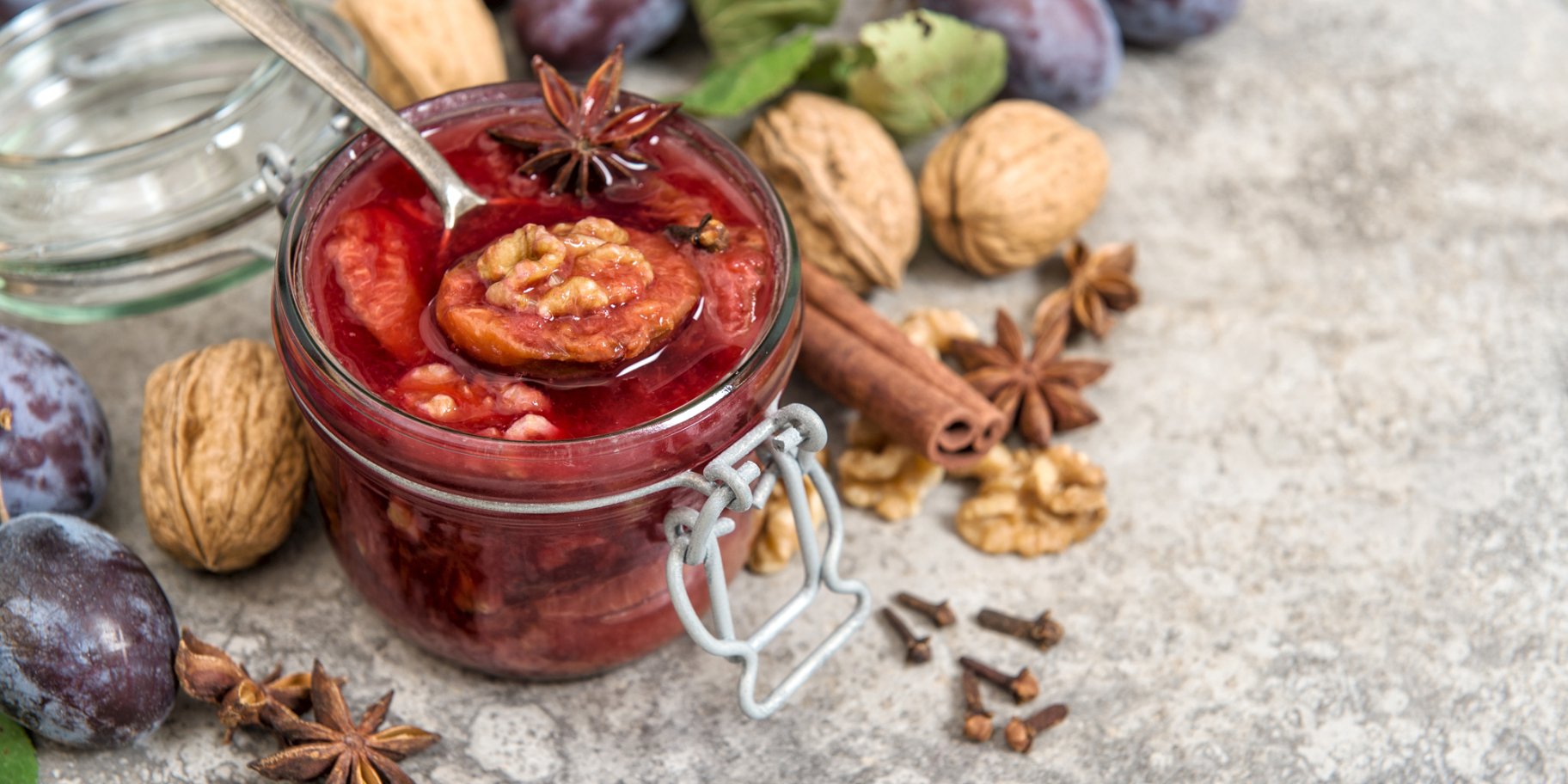 Сливовое варенье с орехами