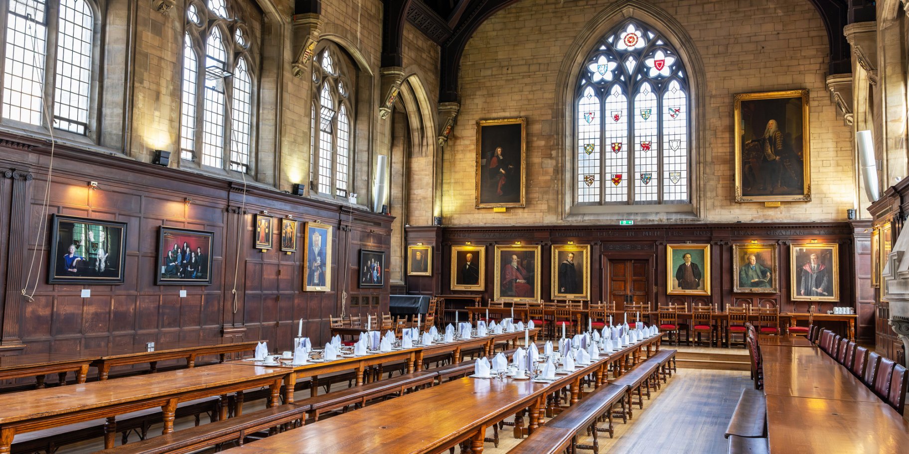Інтерьер їдальні в Оксфордському університеті