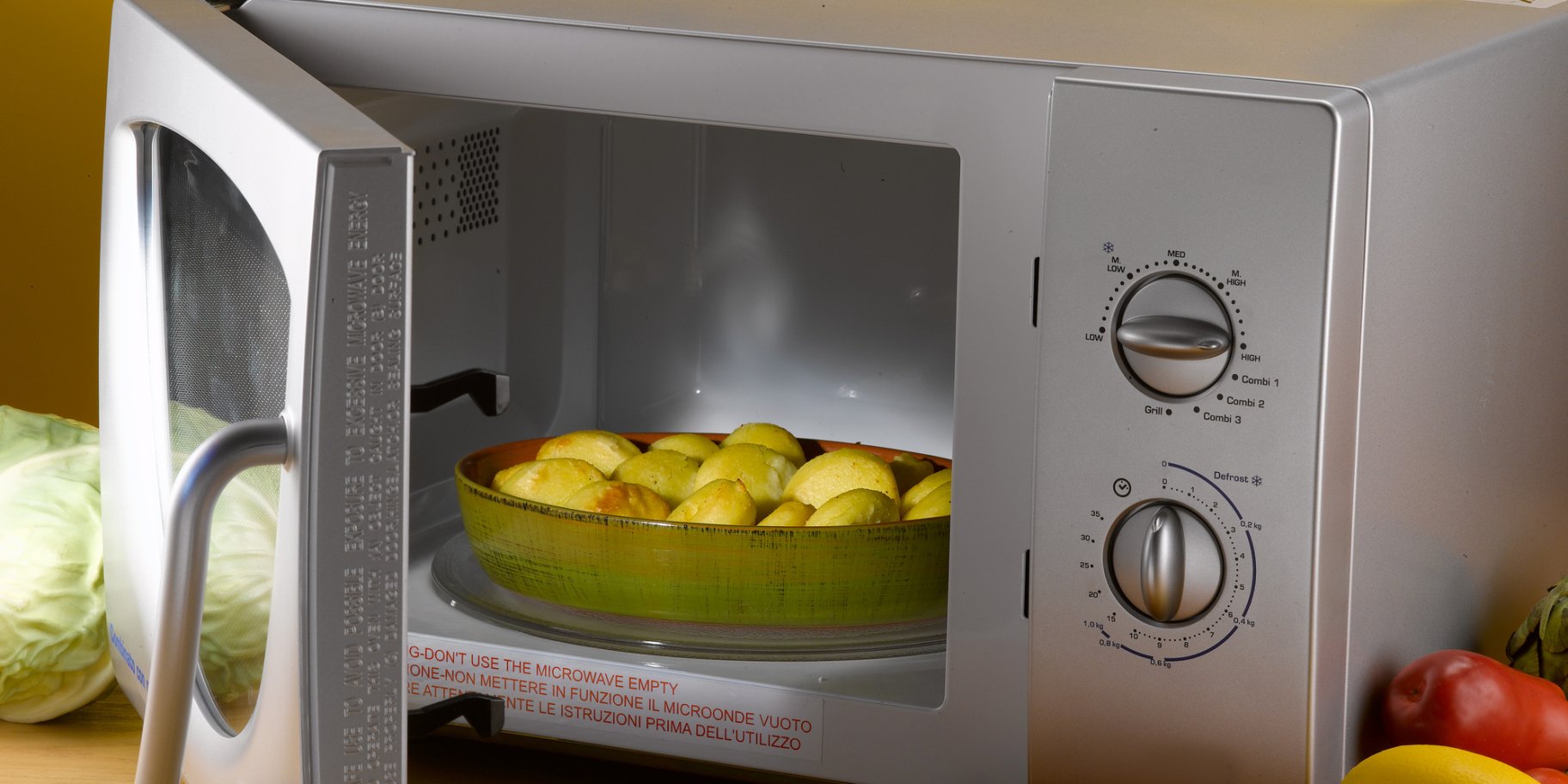 Картопля в мікрохвильовці