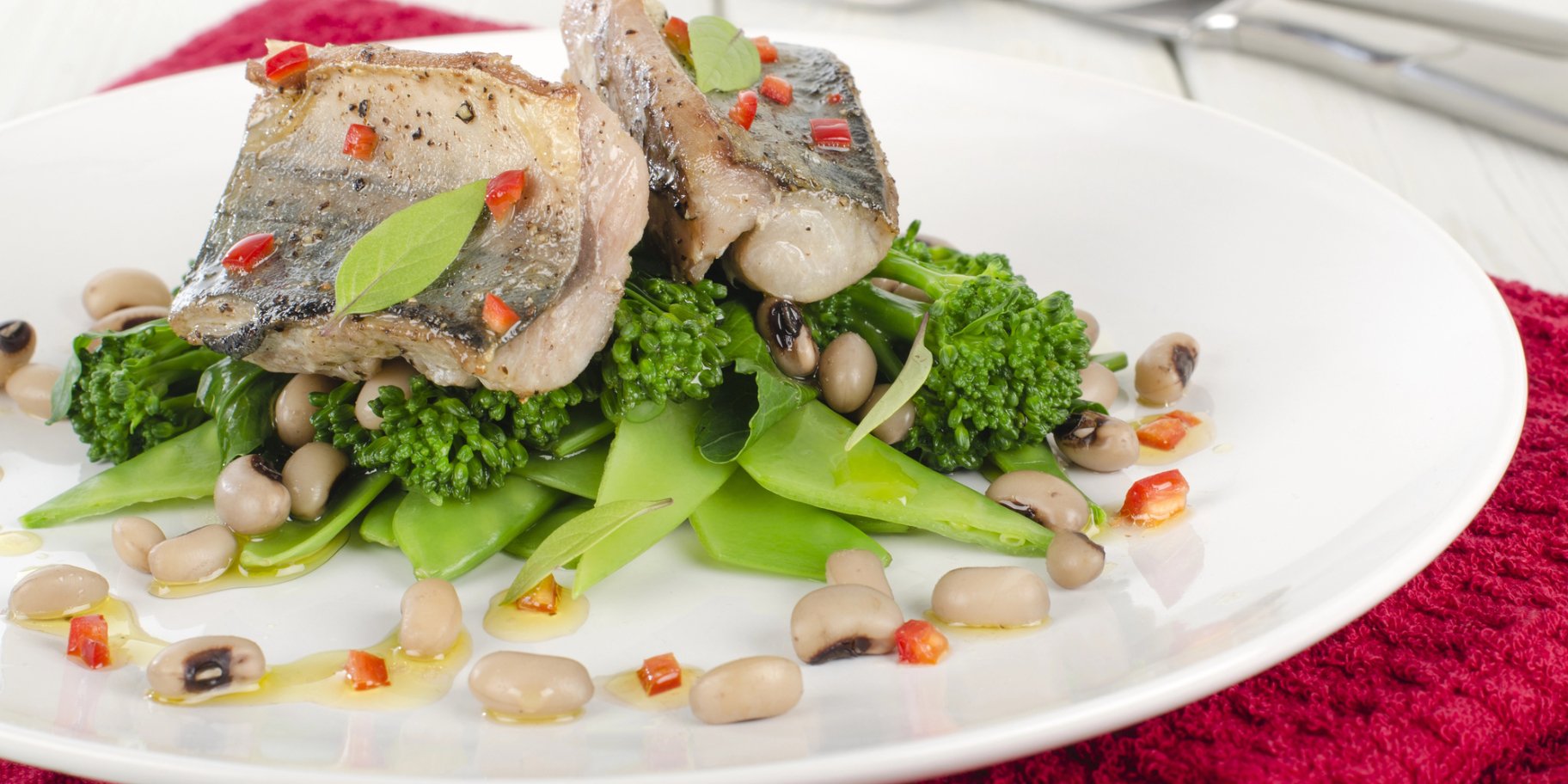 Скумбрія з овочами