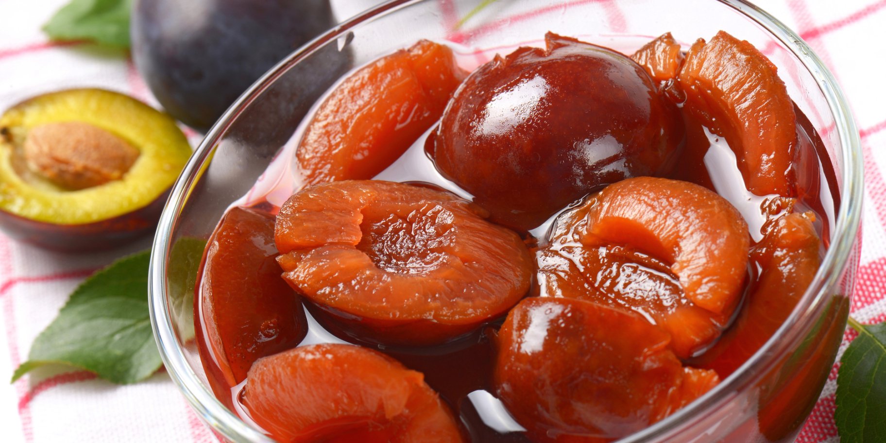 Солодкі мариновані сливи