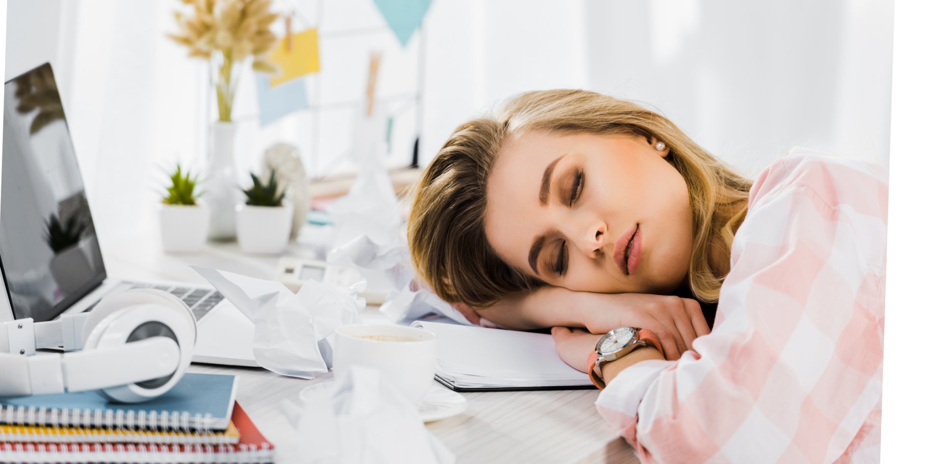 Втомлена дівчина