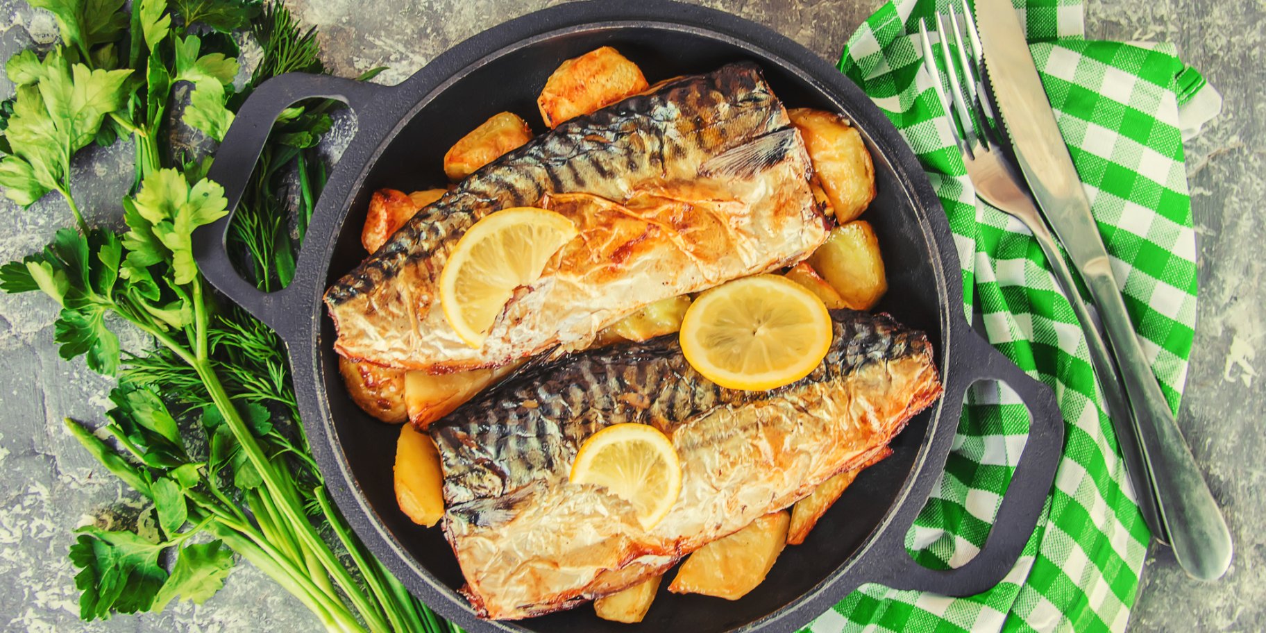 Скумбрія з молодою картоплею