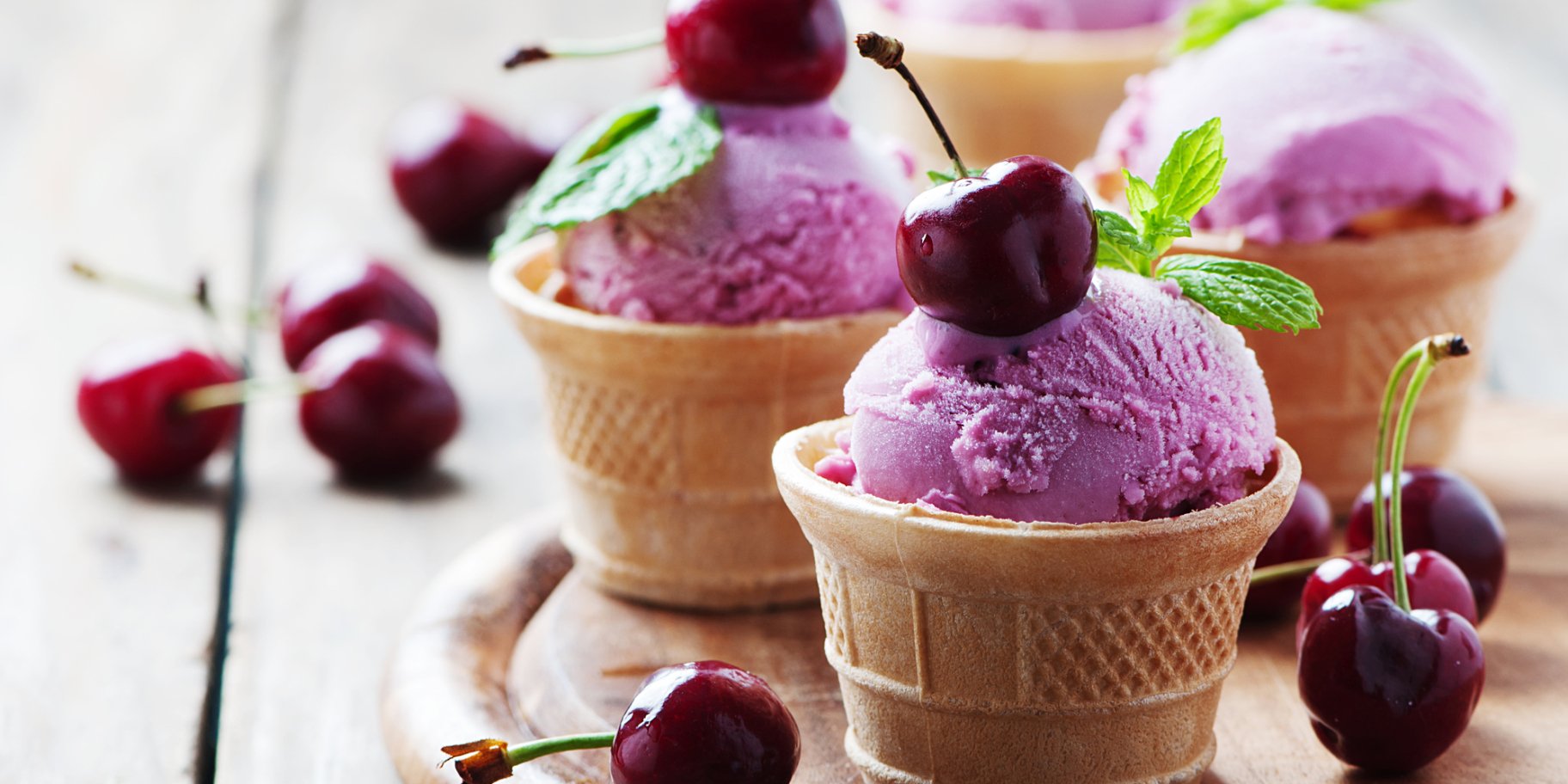Морозиво з черешнею