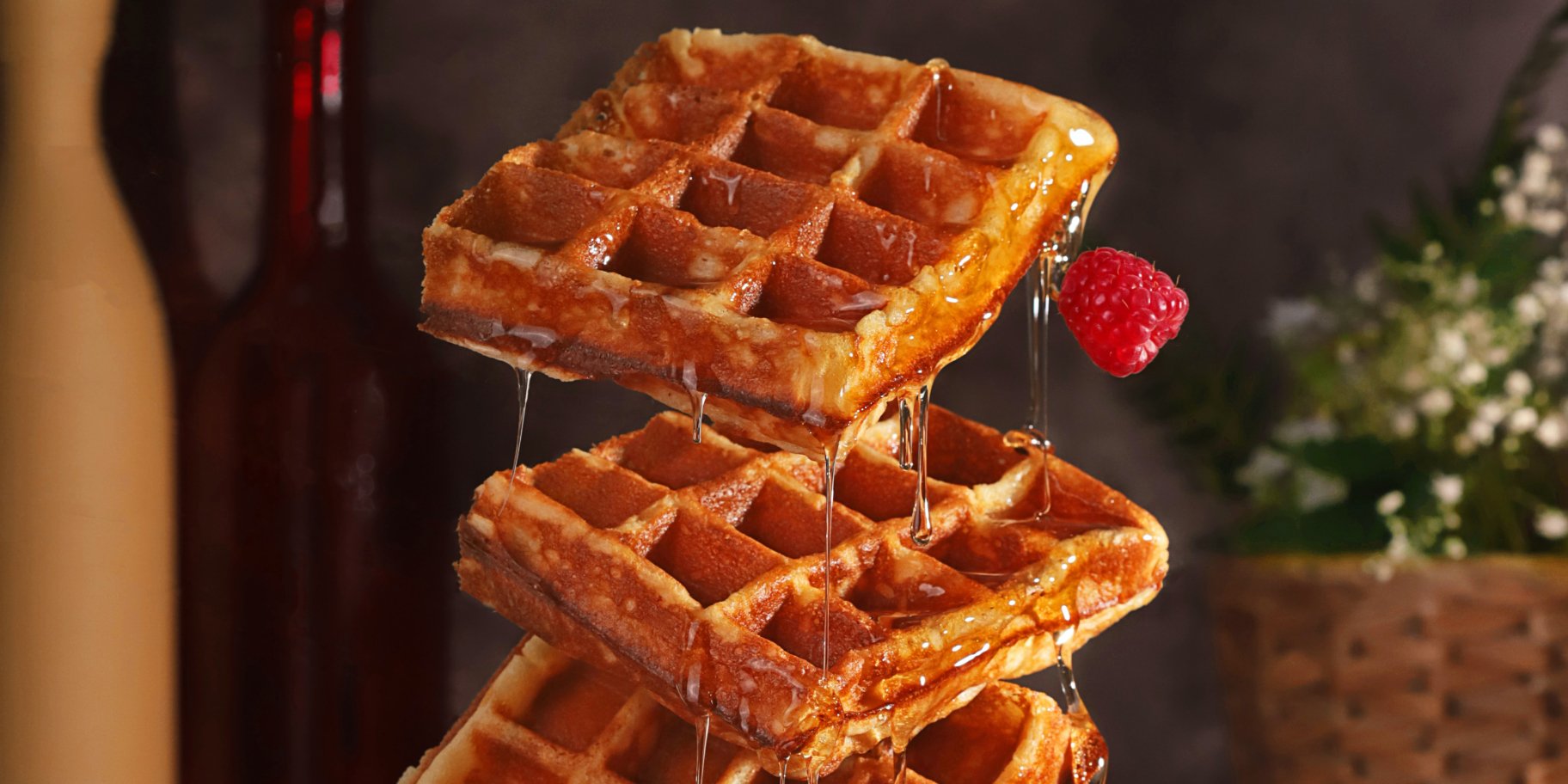 Гречневые вафли с клубнично-малиновым сиропом