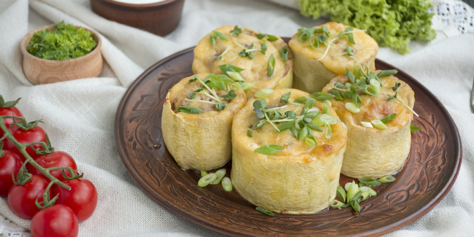 Кабачки, фаршировані яйцем і рисом