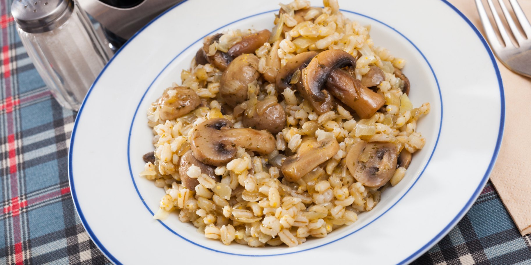 Спельтова каша зі смаженими грибами