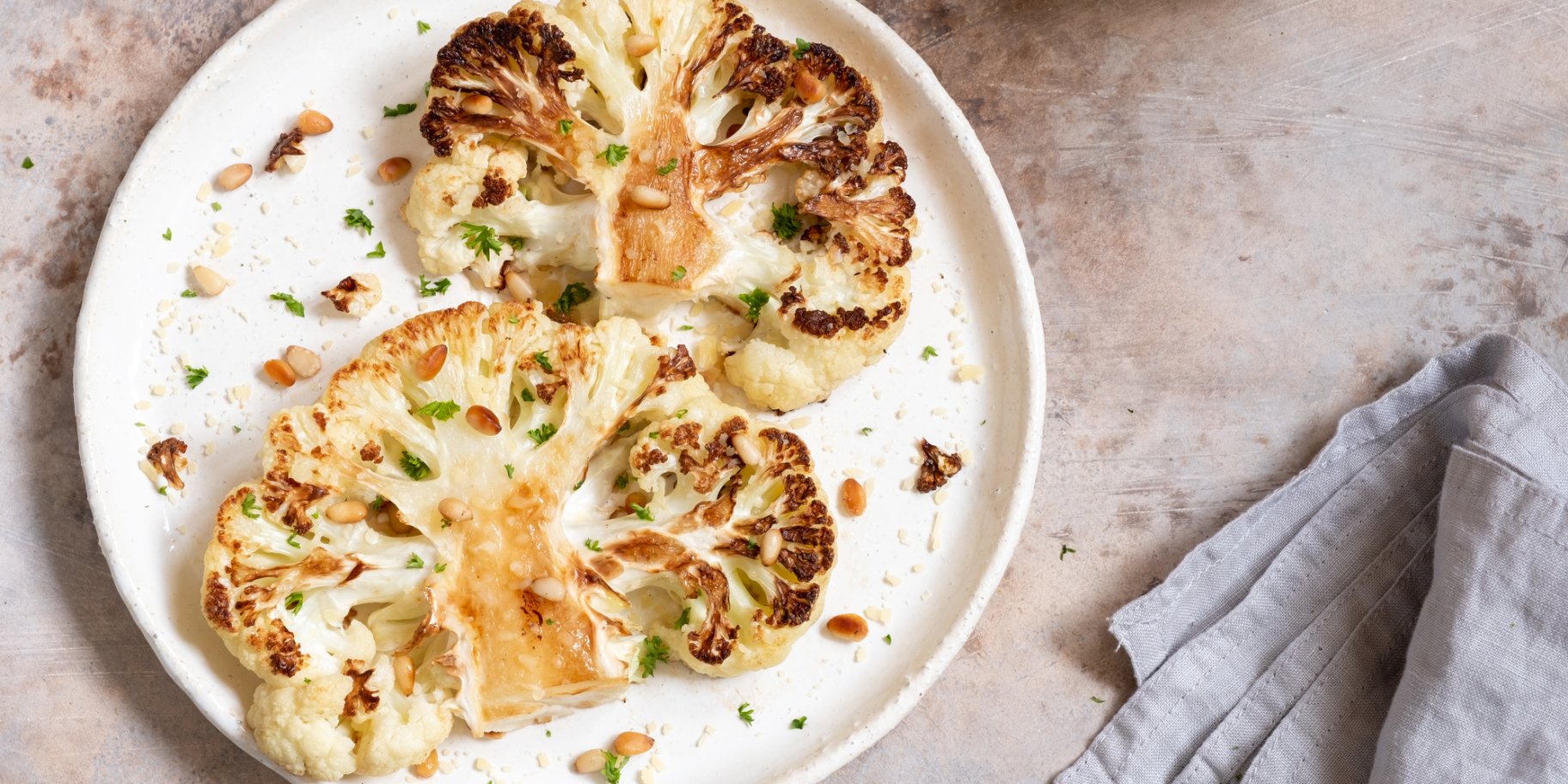 Стейки зі смаженої цвітної капусти з приправами