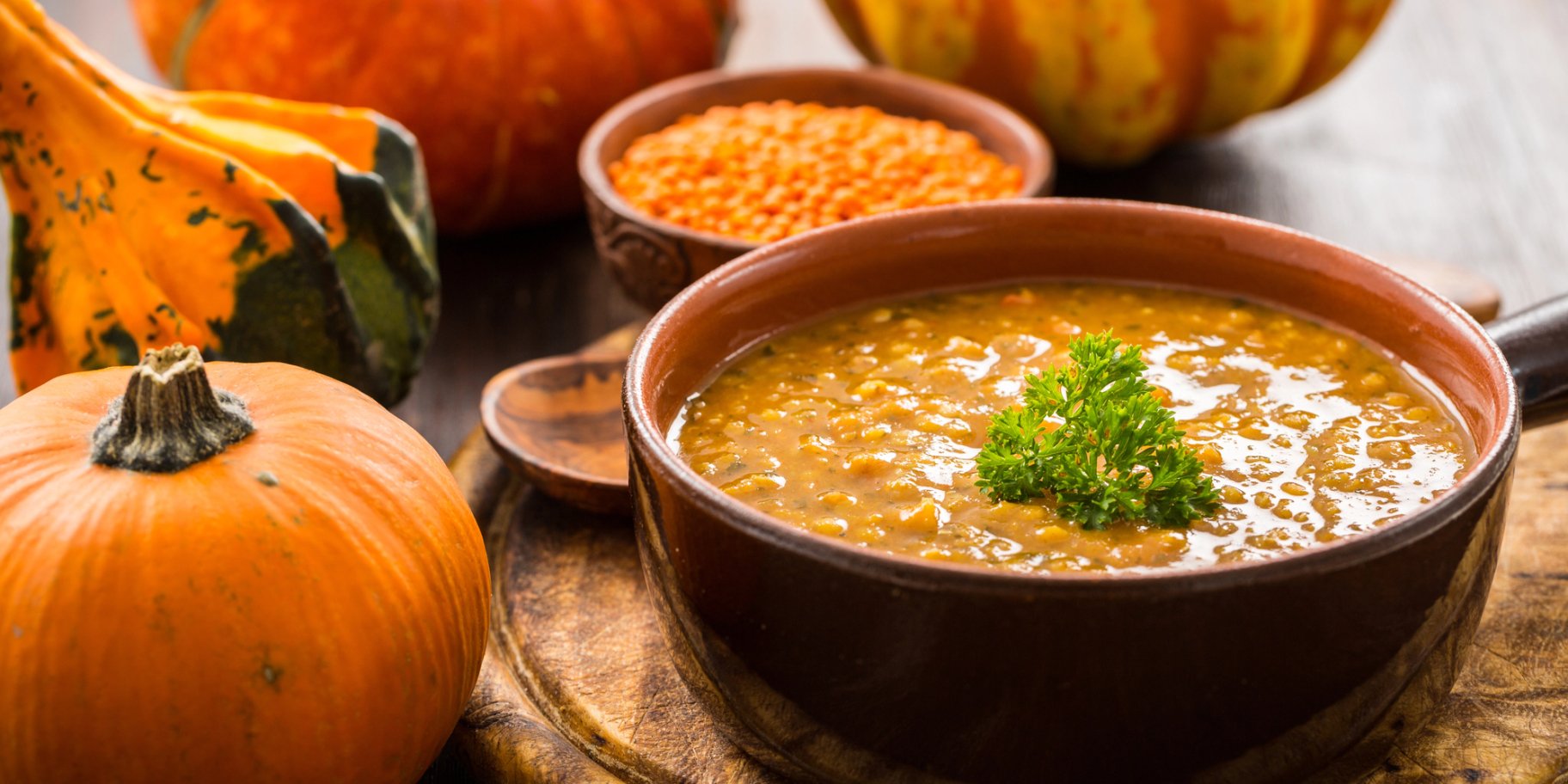 Дал із червоної сочевиці та гарбуза