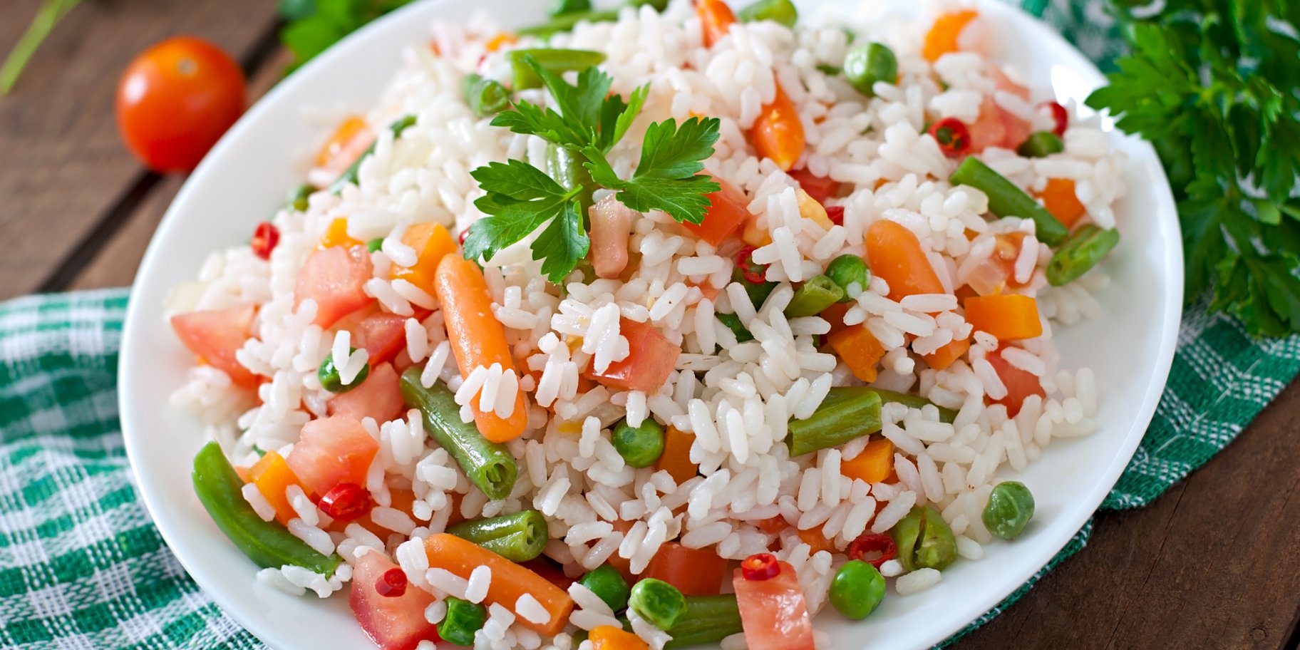 Пісний салат з рисом і овочами