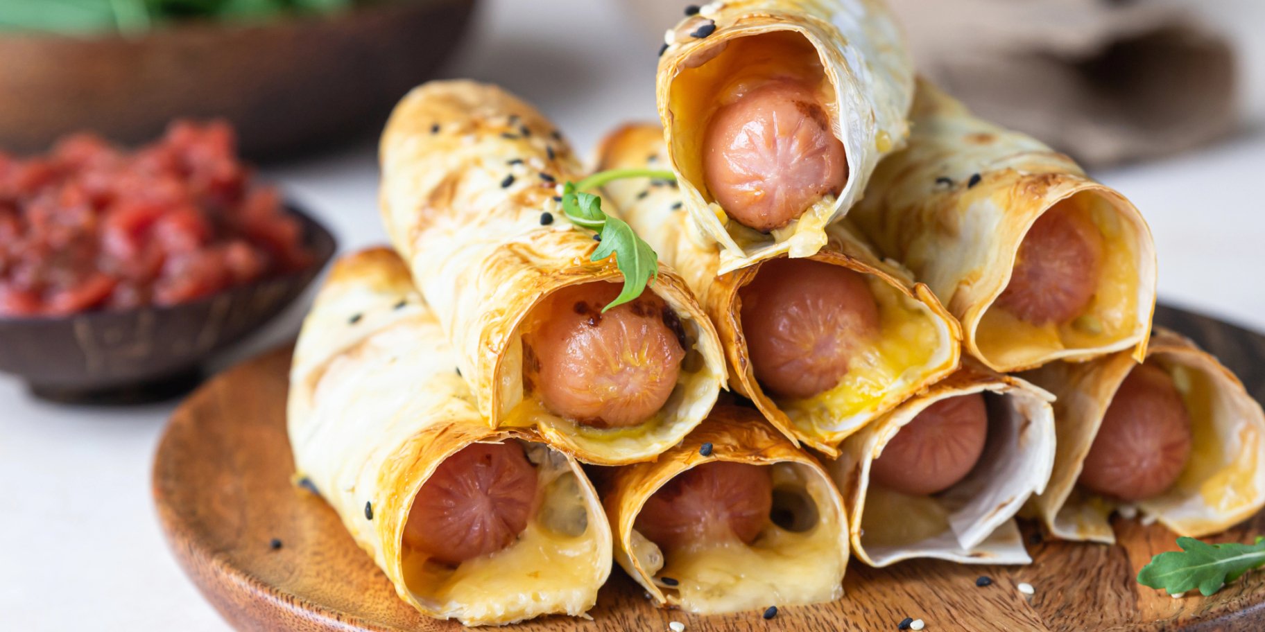 Сосиски з сиром в лаваші