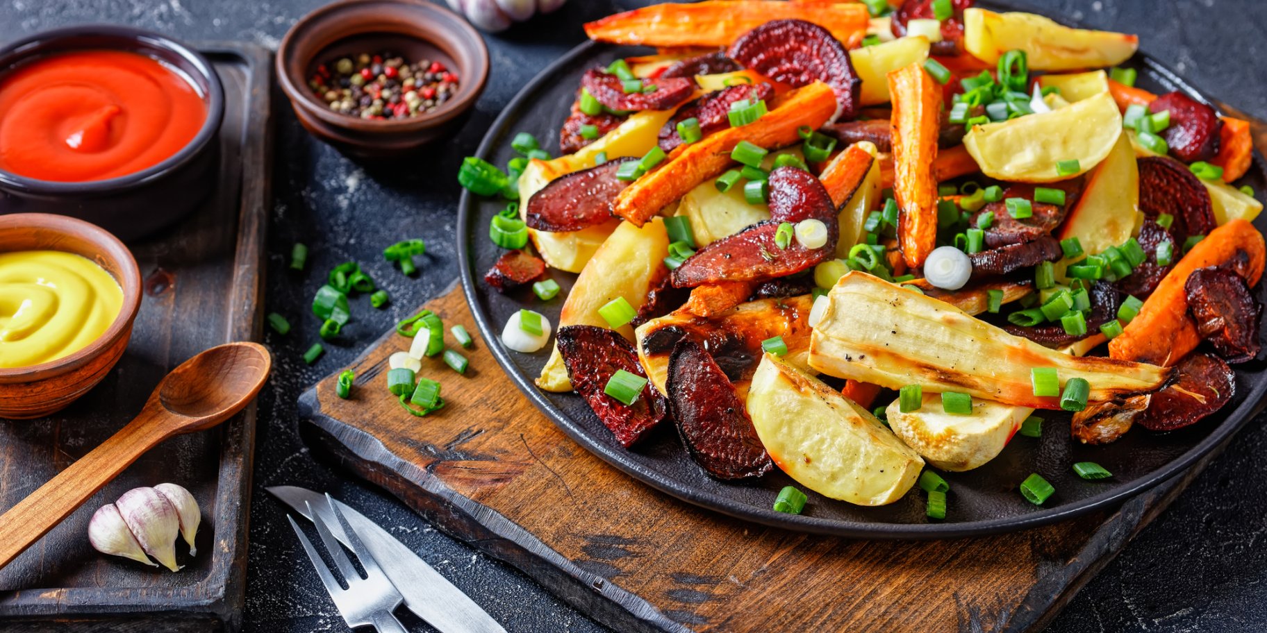 Салат із запечених буряків, моркви та пастернаку