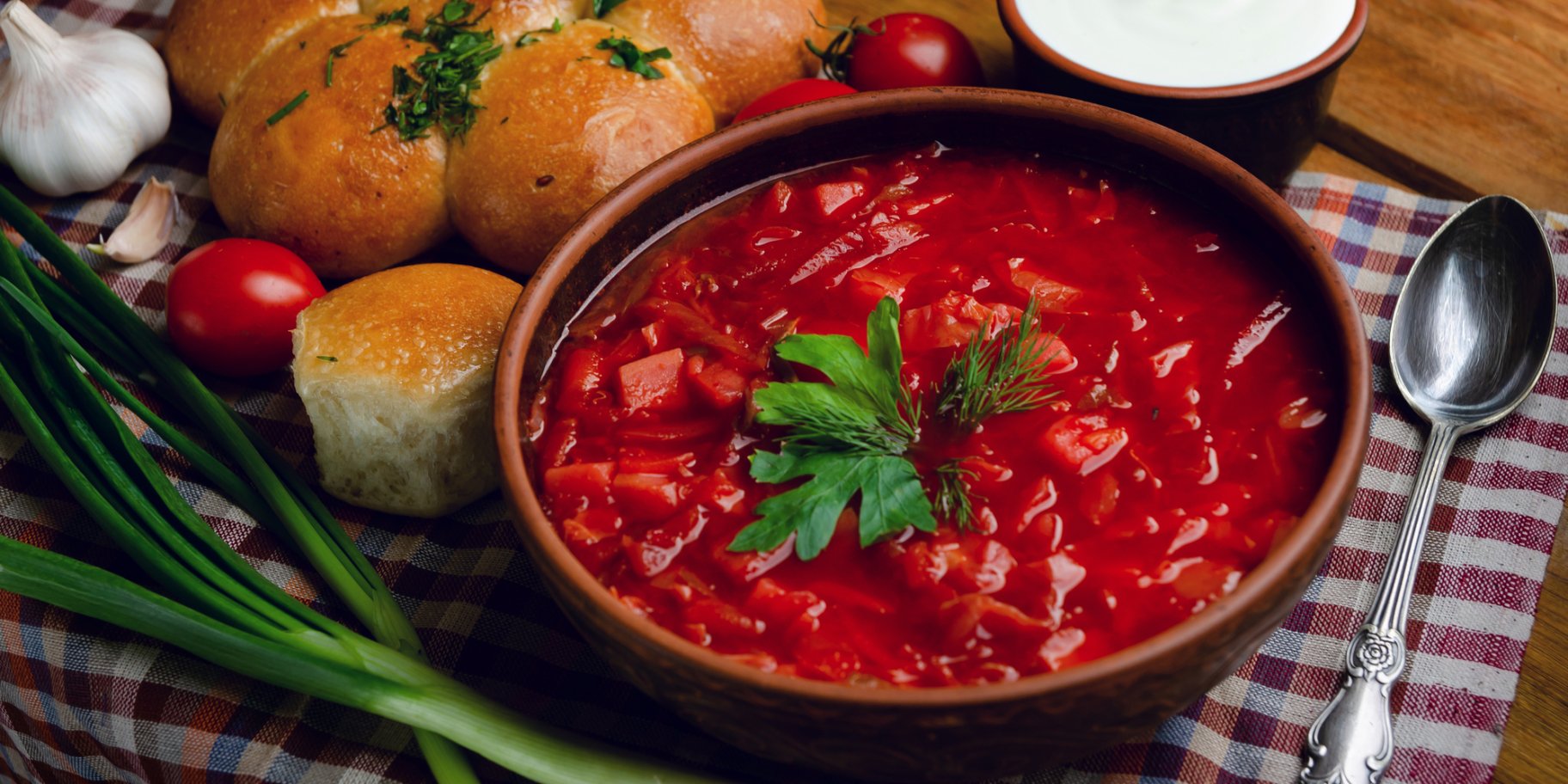 Борщ зі шкварками по-домашньому