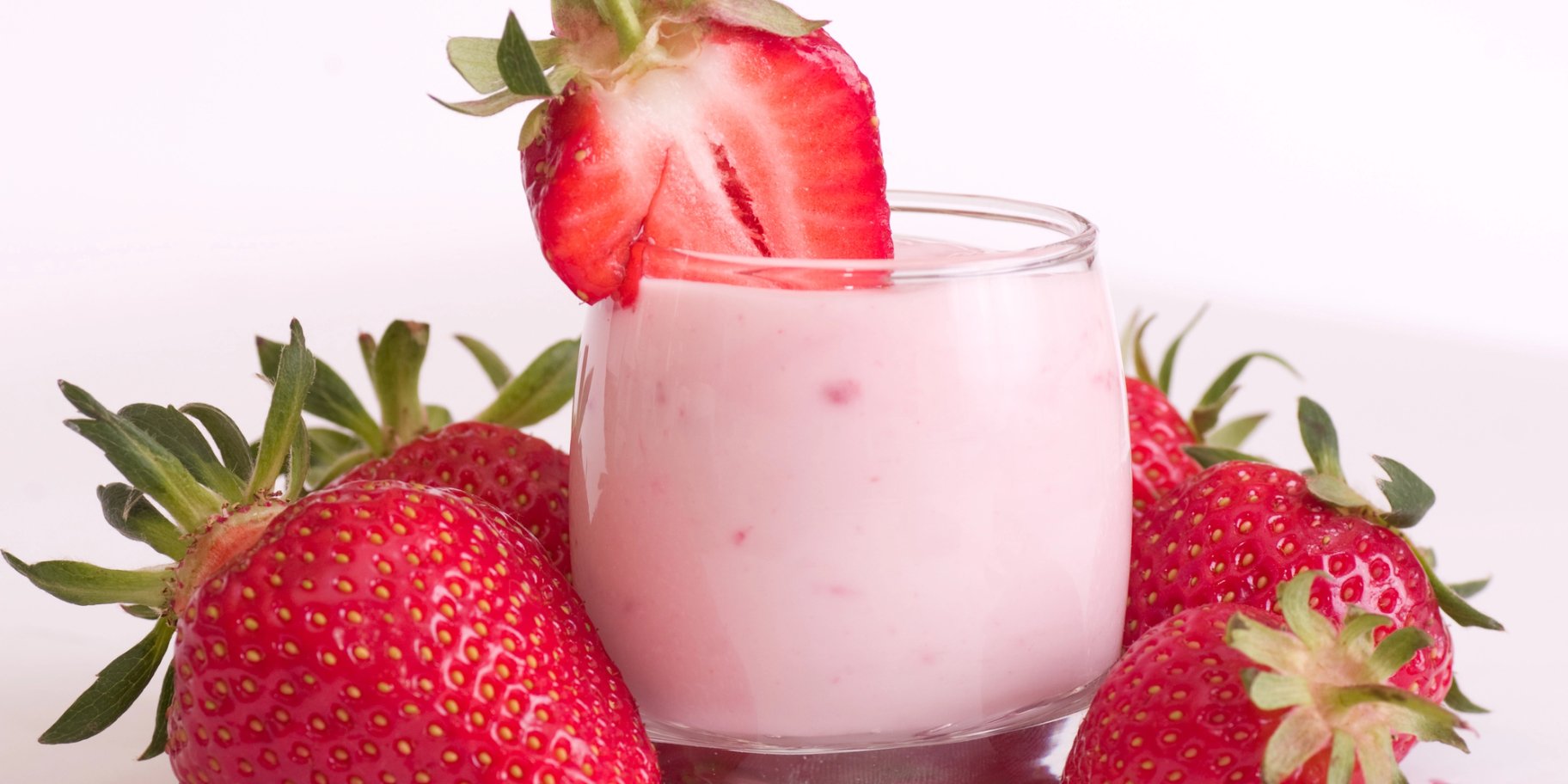 Десерт з полуницею