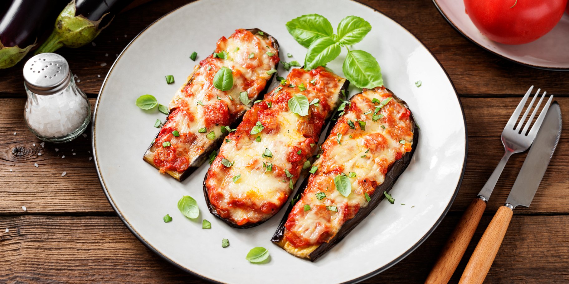 Запечені баклажани з сиром і томатами