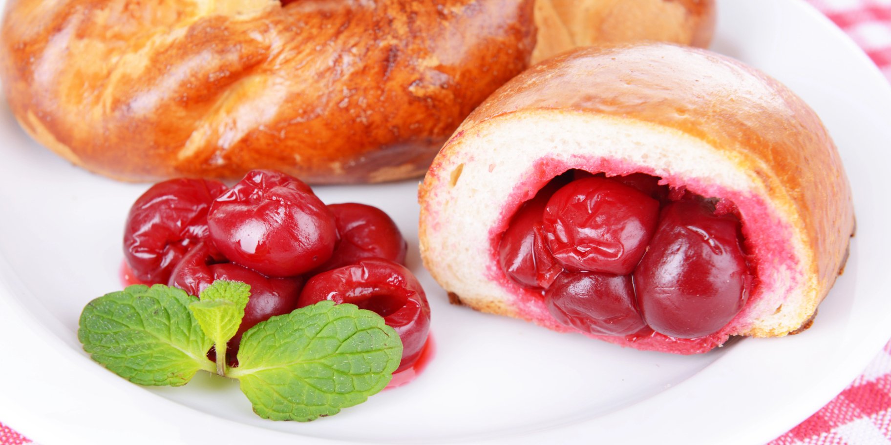 Пиріжки з вишнею