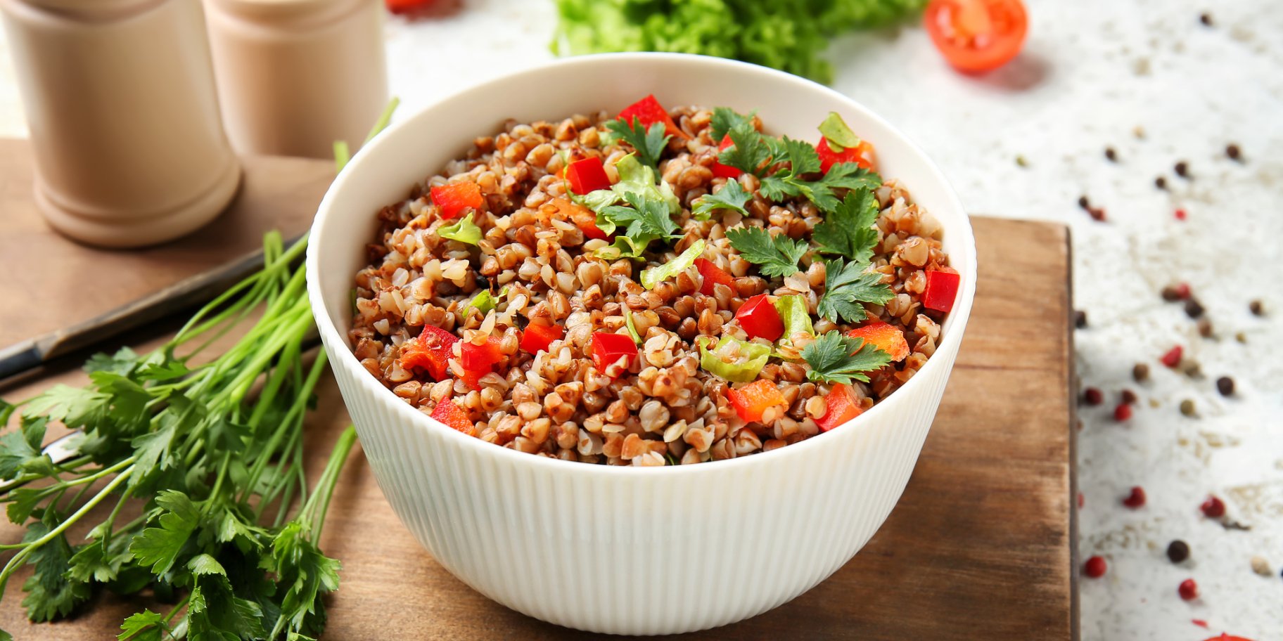 Гречка з маслом і овочами