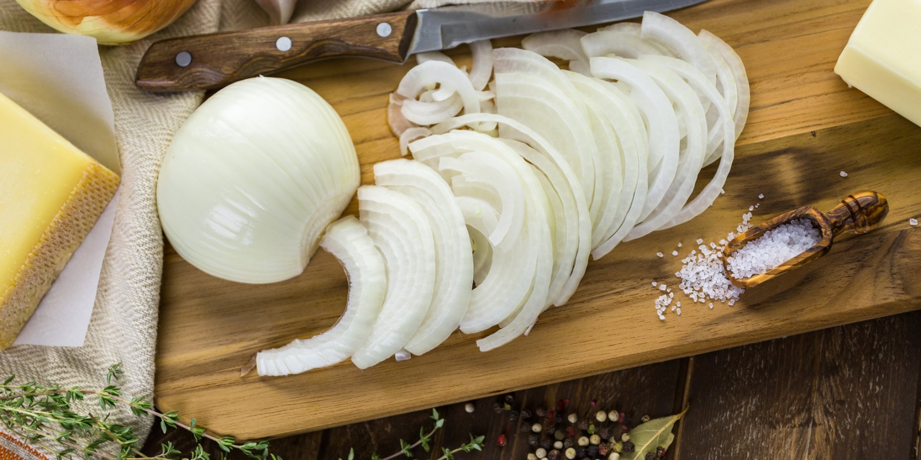 Запечена цибуля з сухариками і сиром