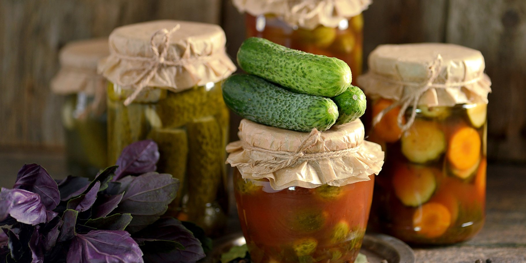 Огурцы в томатном соусе